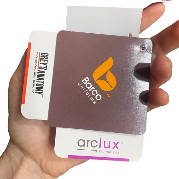 NWT Grey’s Anatomy Men’s 3 Pocket Wine Scrub Top Size Small - Picture 5 of 6